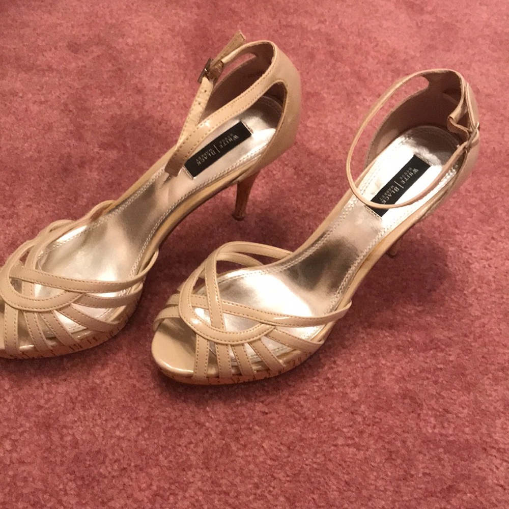 White House Black Market size 8 heel